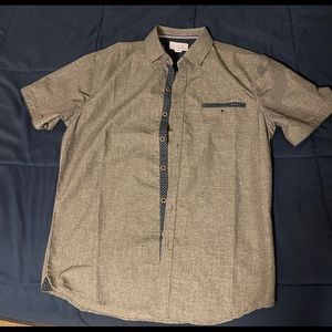 Men’s gray shirt